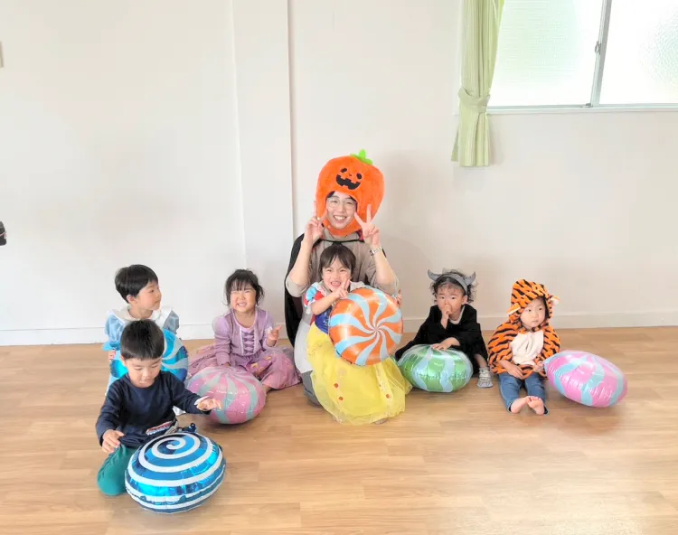 生徒と先生との集合写真