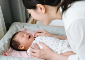 ママ 赤ちゃん ふれあい タッチ